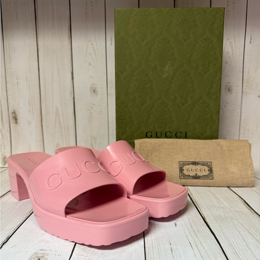 Gucci Pink Women's Sandals